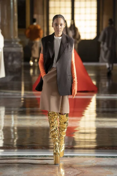 Look 48